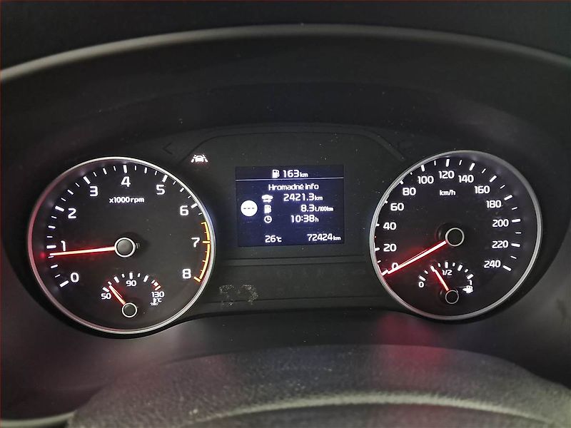 Kia Sportage (2021) 1.6 T-GDI - fotka 11 z 21