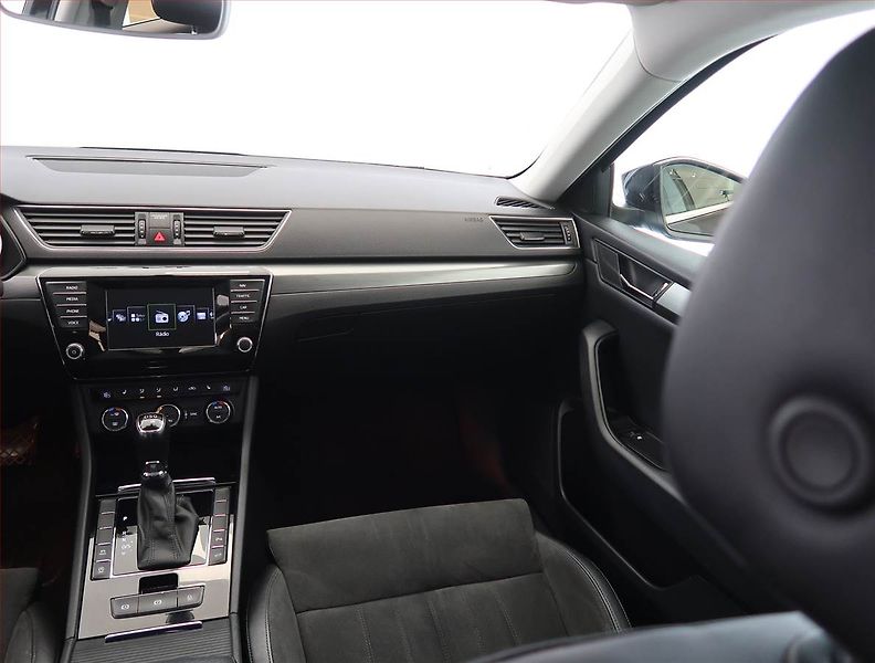 Škoda Superb (2015) Style 2.0 TDI, Automat, Kůže - fotka 8 z 27