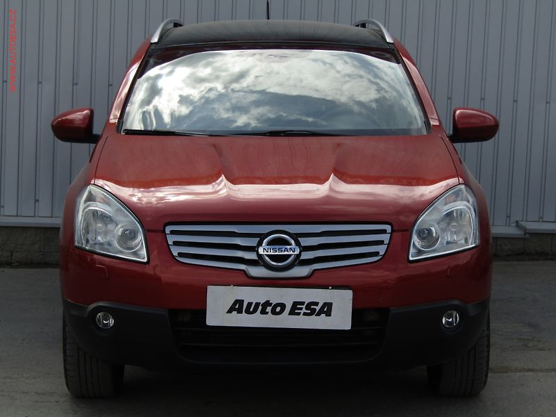 Nissan Qashqai (2009) 2.0 dCi 4x4, 7míst, ČR, AC - fotka 2 z 20