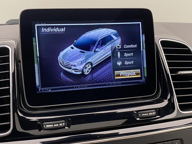 Mercedes-Benz GLE 43 AMG 4MATIC AUT  - fotka 49 z 67
