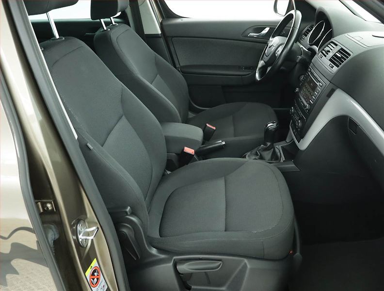 Škoda Yeti (2012) 2.0 TDI, 4X4, Xenony - fotka 9 z 15
