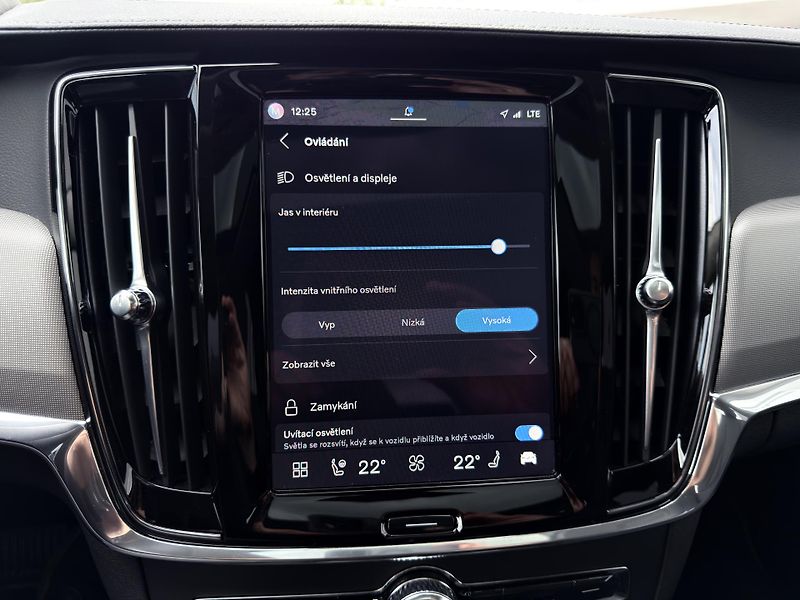 Volvo S90 T8 AWD // ULTIMATE // 335 kW - fotka 36 z 50