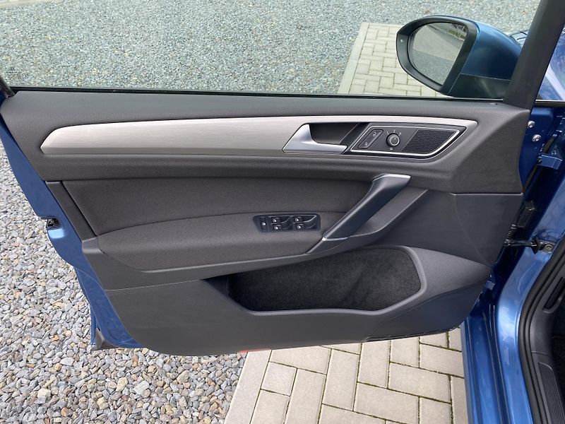 Volkswagen Golf Sportsvan 1.4 TSI 92kW- ALU - PDC -TAŽNÉ - fotka 12 z 46