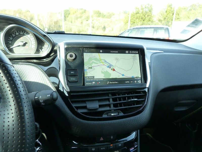 Peugeot 2008 1.2 PureTech Crossway 81 kw - fotka 18 z 20