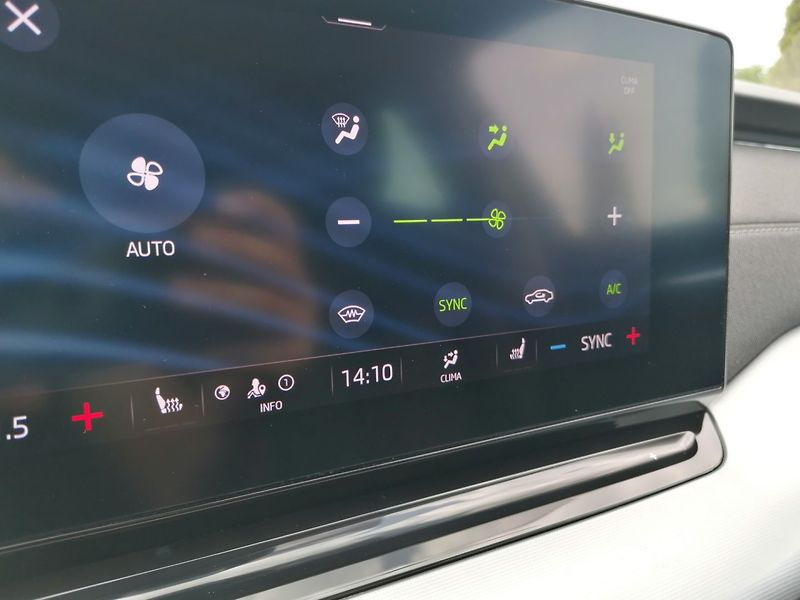 Škoda Octavia (2020) 1.5 TSi Style MATRIX KŮŽE - fotka 19 z 33