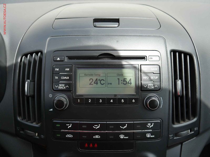 Hyundai i30 (2007) 1.4i, AC, STK5/28 - fotka 13 z 16
