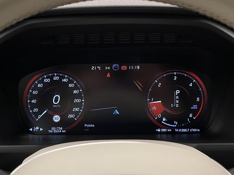 Volvo XC90 D5 AWD MOMENTUM AUT CZ 7míst - fotka 25 z 50