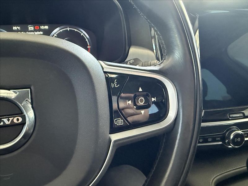 Volvo V90 2,0   140kW,D4,AWD,SERVISKA, - fotka 17 z 34