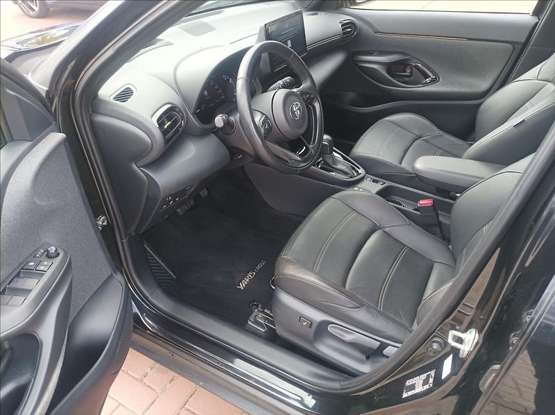 Toyota Yaris Cross 1,5 Premiere Edition - fotka 12 z 25