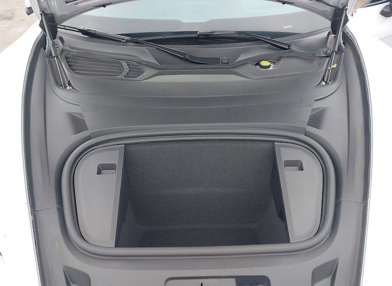 Porsche Taycan (2024) Auto na cestě - fotka 11 z 11