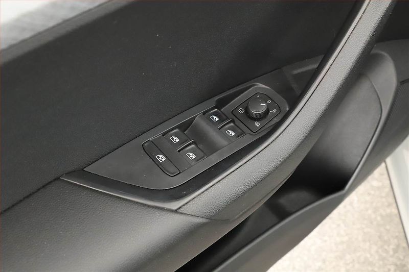 Škoda Karoq (2022) Ambition 2.0 TDI - fotka 9 z 16