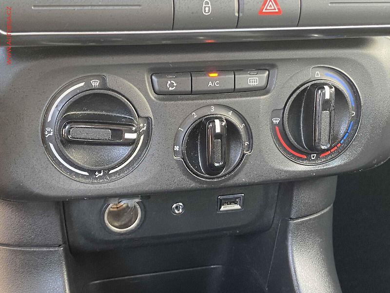 Citroën C3 (2018) 1.2PT, AC, tempo - fotka 12 z 15