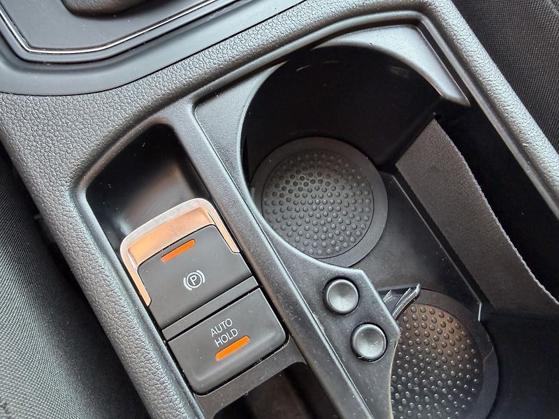 Volkswagen Touran 1.4 TSI PANO ALCANTARA MASÁŽ - fotka 30 z 44