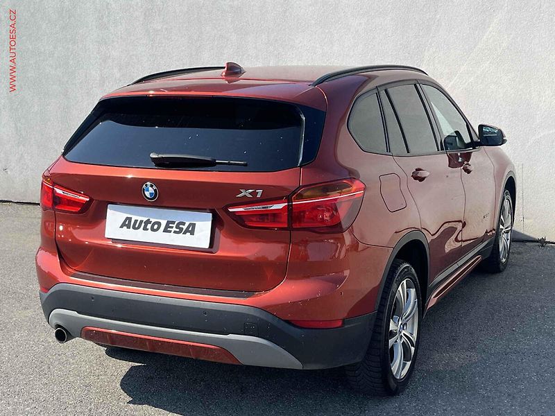 BMW X1 (2018) 2.0d sDrive18d, ČR, AT, navi - fotka 4 z 15