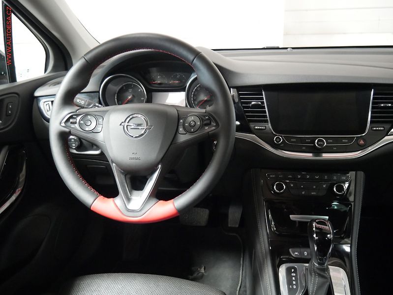 Opel Astra (2019) 1.6 CDTi, AT - fotka 13 z 23