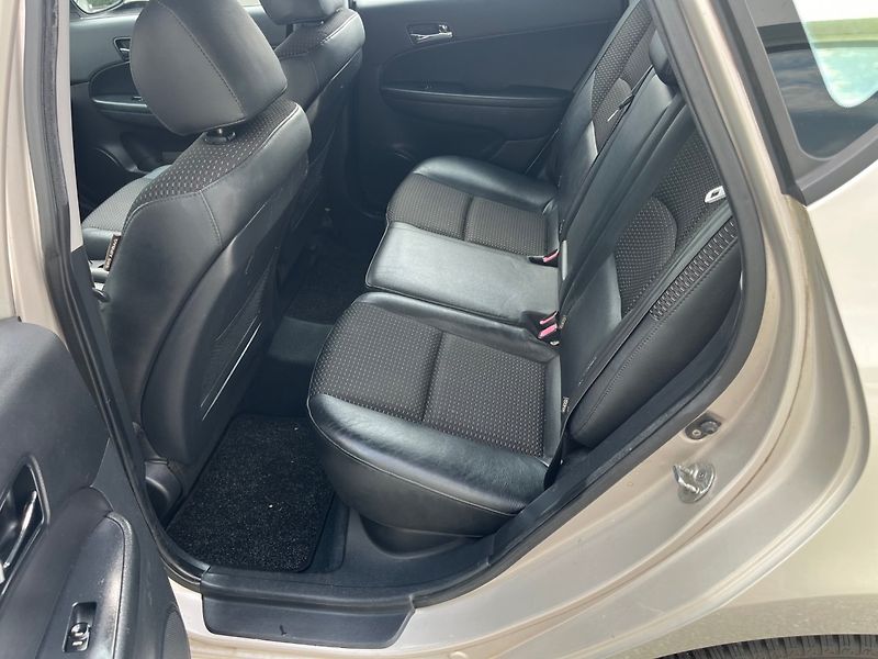 Hyundai i30 (2008) 1.6 CRDI - fotka 8 z 19