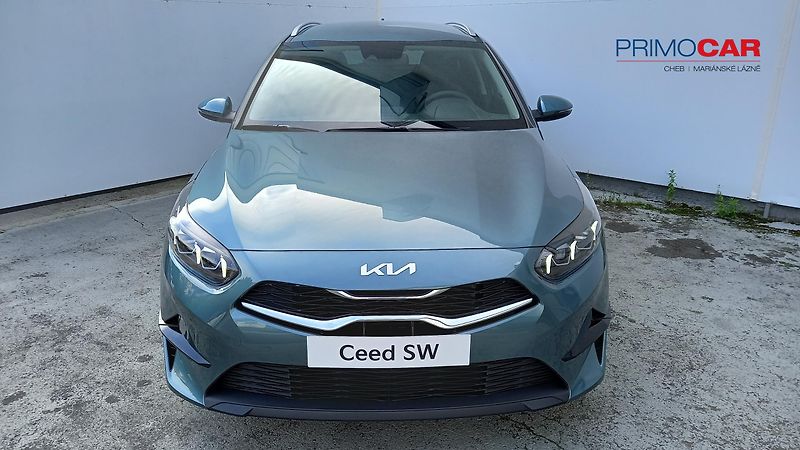Kia Ceed SW (2024) 1,5 T-GDi TOP 7DCT Business - fotka 3 z 21