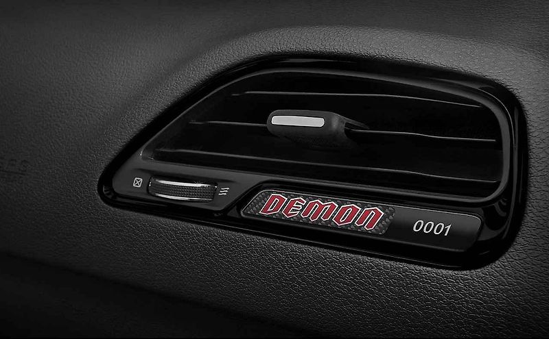 Dodge Challenger SRT Demon.