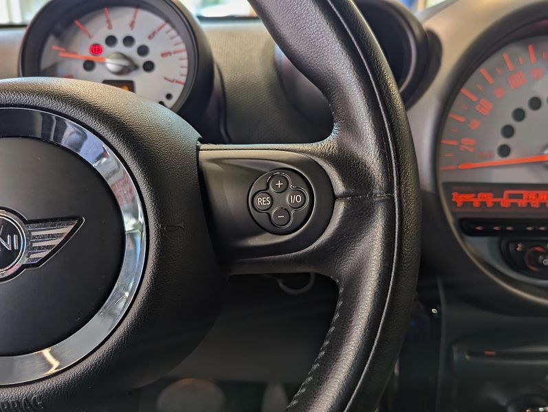 Mini Countryman 2.0 D A/T PDC, TEMPOMAT, KLIMA - fotka 17 z 22