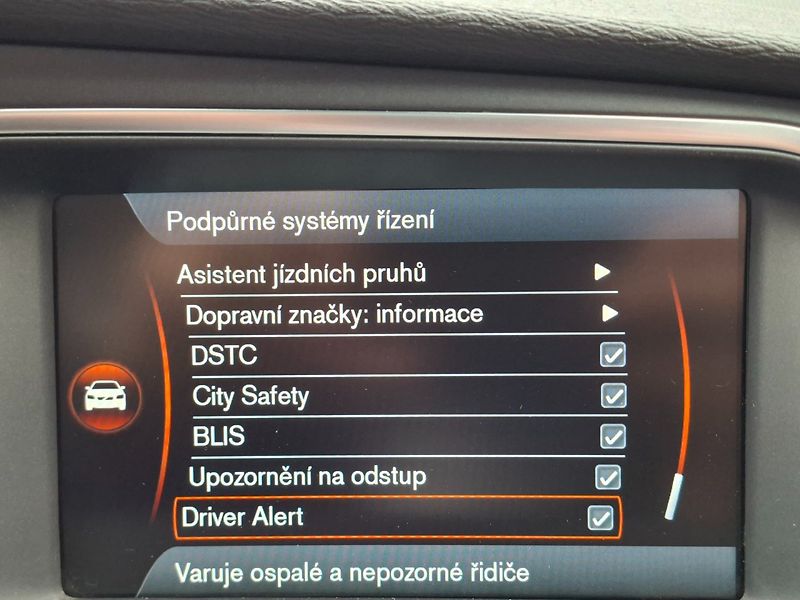Volvo V40 (2012) 2.0D3 110kW AUT -1.MAJITEL - fotka 19 z 38