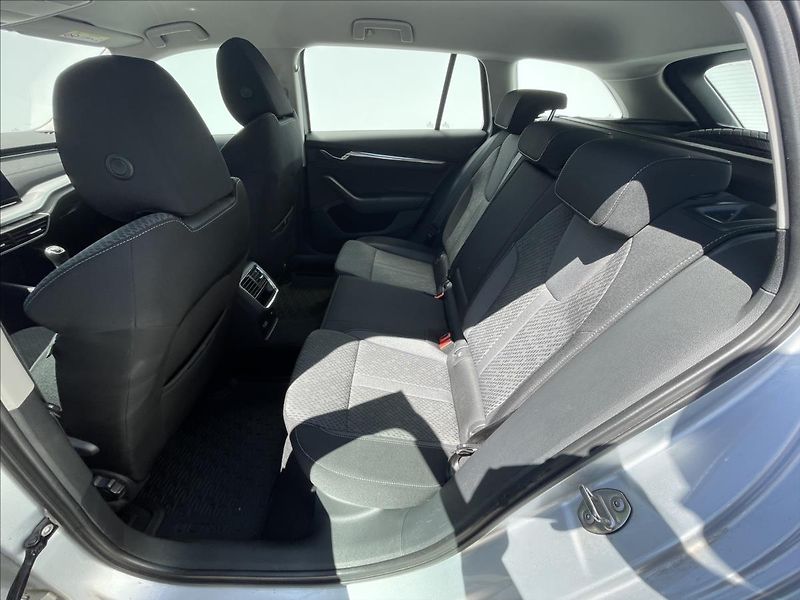Škoda Octavia 2,0 TDI Combi Style Plus TAŽNÉ - fotka 6 z 22