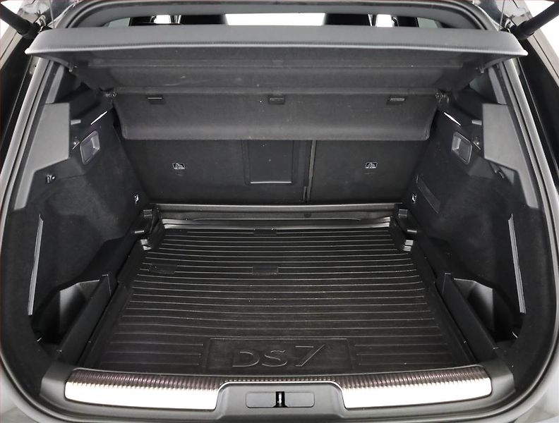 DS Automobiles DS7 Crossback (2023) 1.5 BlueHDI - fotka 17 z 18