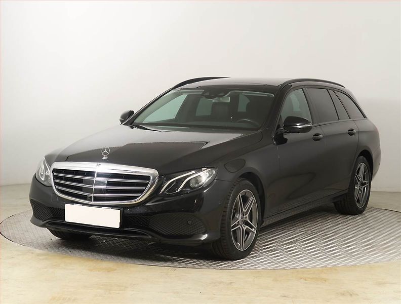 Mercedes-Benz Třídy E (2017) E 220 d - fotka 2 z 27