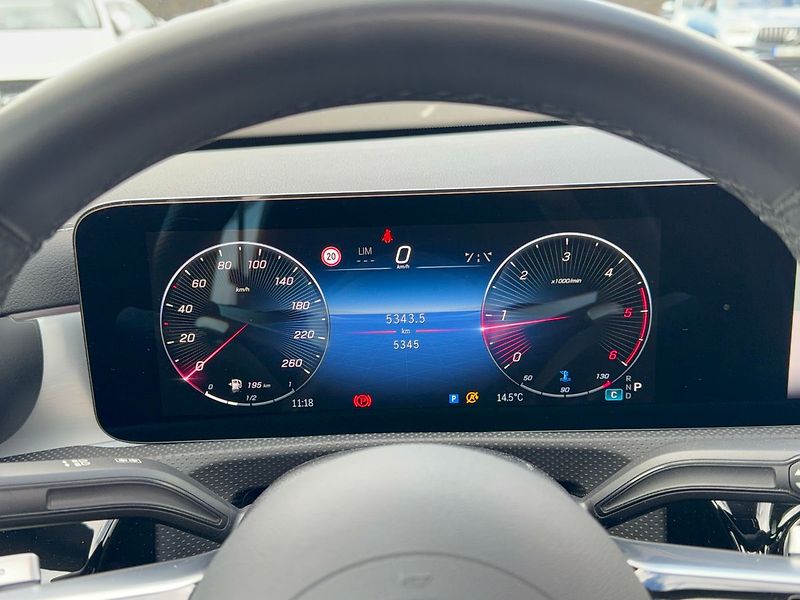 Mercedes-Benz CLA 180 d, AMG, Panorama - fotka 18 z 35