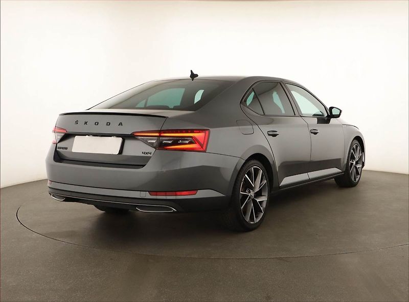 Škoda Superb (2022) Sportline 2.0 TDI - fotka 5 z 20