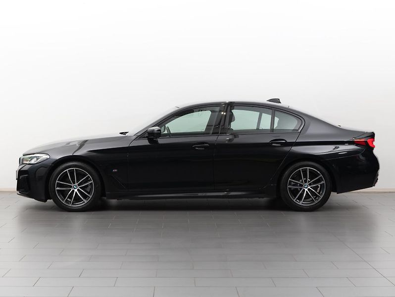 BMW Řada 5 520d xDrive - fotka 3 z 22