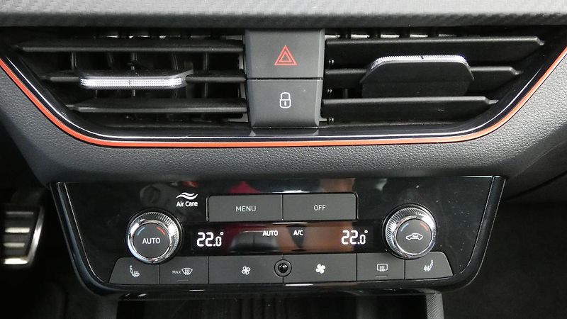 Škoda Scala 1,5TSI DSG Monte Carlo - fotka 17 z 25