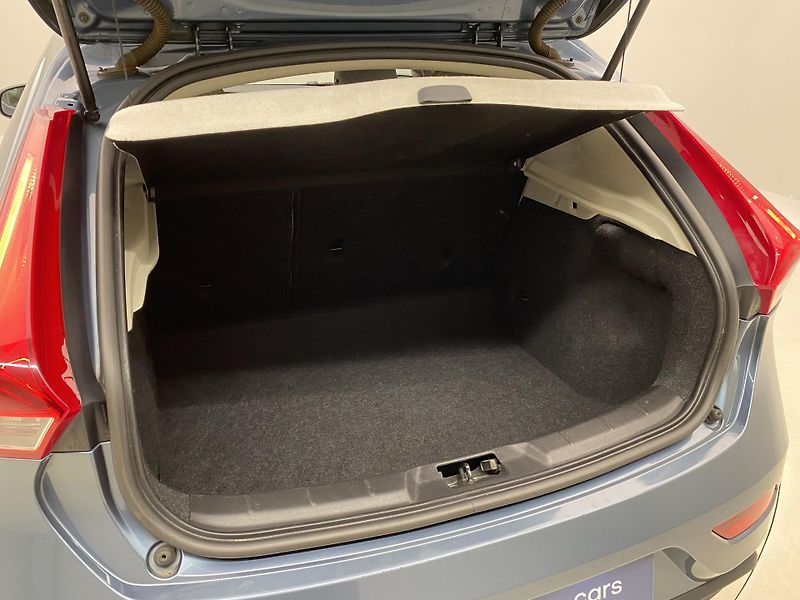 Volvo V40 D2 MOMENTUM CZ 1.maj. - fotka 6 z 44