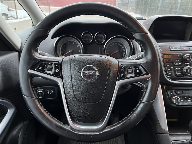 Opel Zafira 1,6 CDTi 100KW TOURER 2xKOLA - fotka 15 z 39