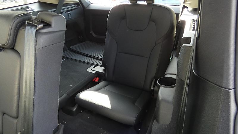 Volvo XC90 B5 AWD Plus Bright 7 míst - fotka 20 z 26
