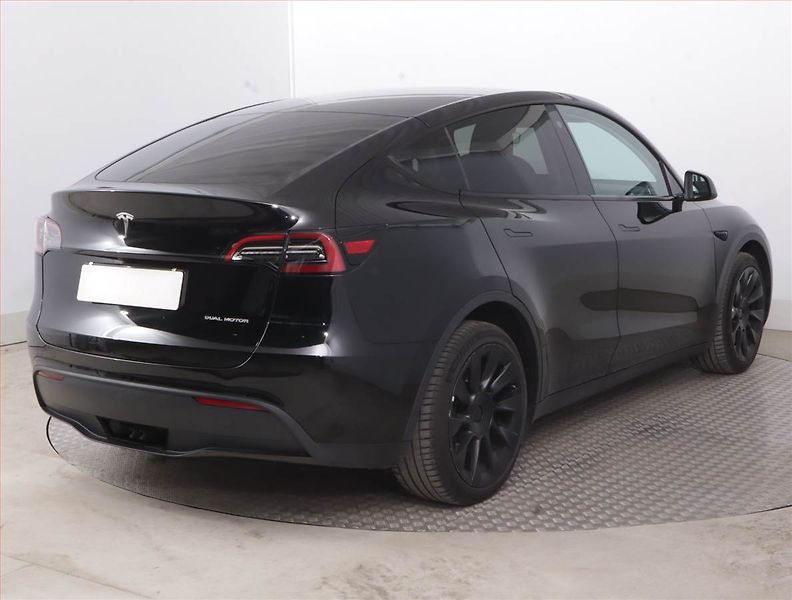 Tesla Model Y (2023) Long Range AWD 79kWh, SoH 91% - fotka 5 z 23