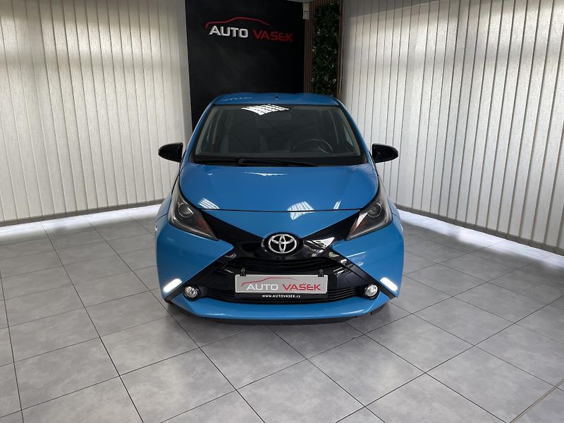 Toyota Aygo 1.0 i AUTOMAT REZERVACE  - fotka 5 z 27