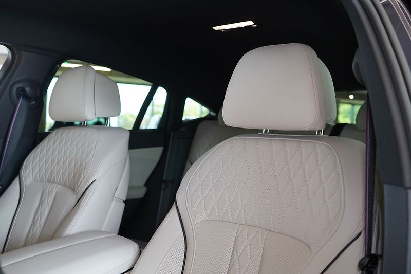 BMW X6 30d xDrive, Vzudch, Masáž - fotka 21 z 48