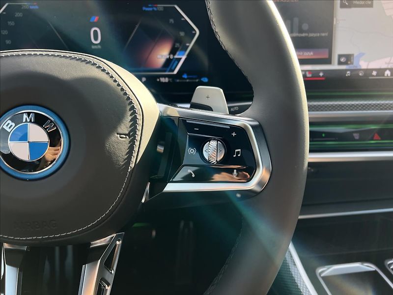 BMW Řada 7 750e Msport Pro xDrive - fotka 14 z 43