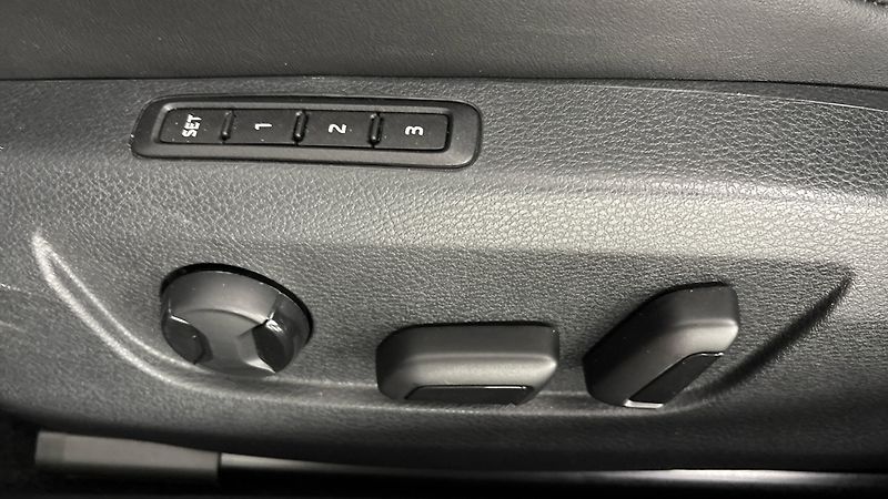 Škoda Superb 2.0 TDI Style Combi - fotka 22 z 29