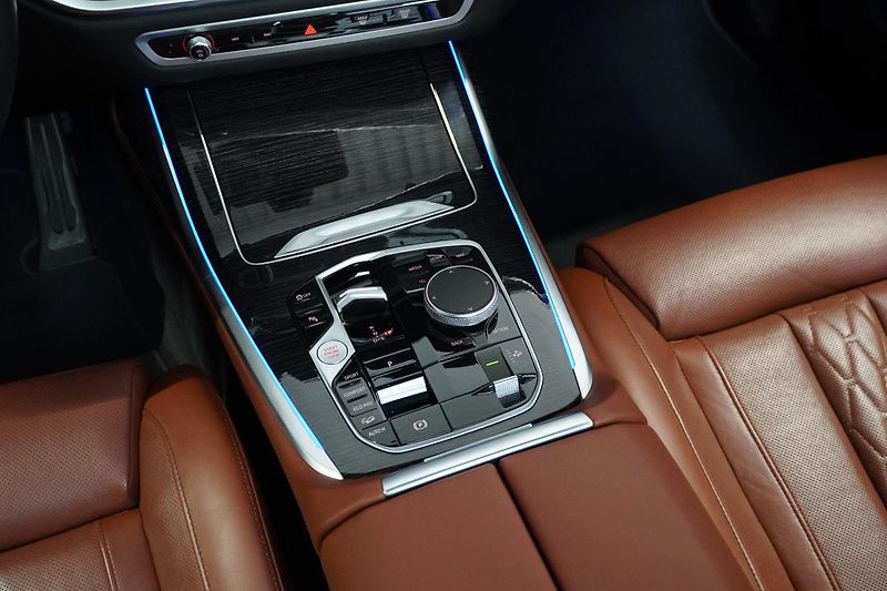 BMW X7 Xdrive40d,Mpaket,ČR,DPH,Tažné - fotka 28 z 40