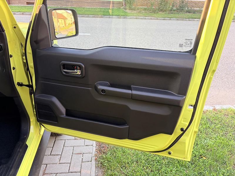 Suzuki Jimny 1,5 VVT AllGrip Long - fotka 31 z 33
