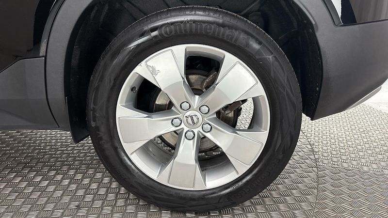 Volvo XC40 2.0 T3 AUT Momentum Pro - fotka 19 z 27