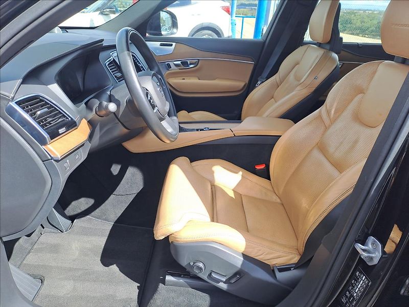 Volvo XC90 2,0 D5 AWD FIRST EDITION - fotka 6 z 24