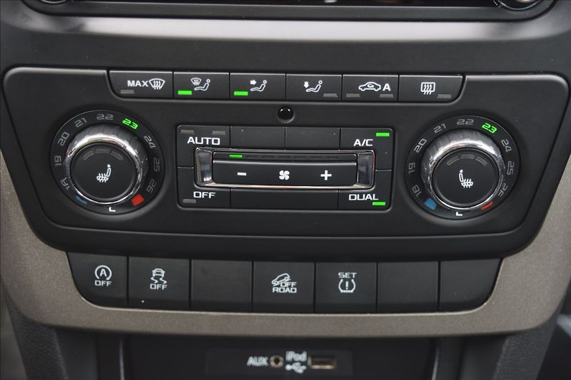 Škoda Yeti 2,0 TDI 110KW 4x4 TAŽNÉ XENONY - fotka 38 z 50