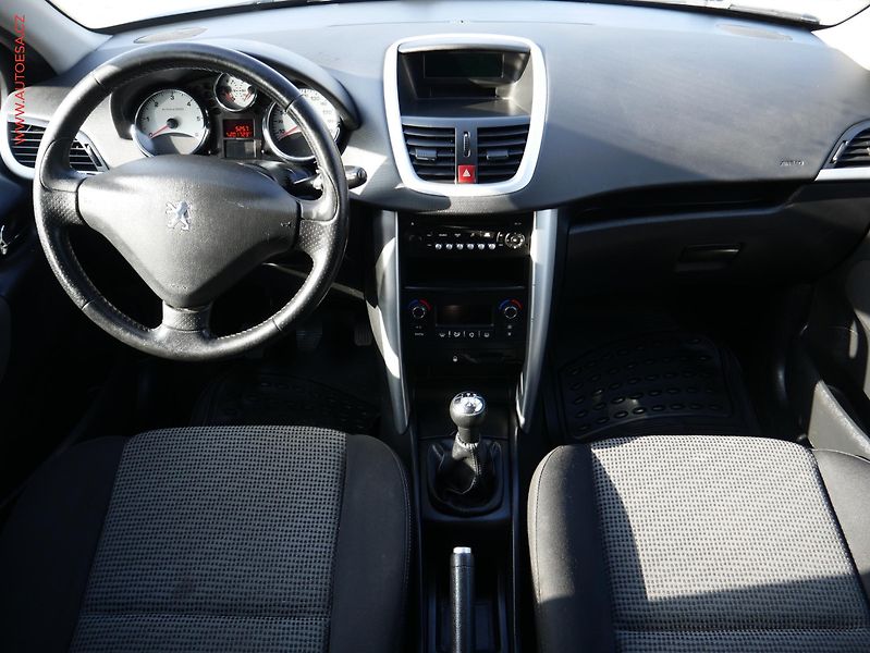 Peugeot 207 (2010) 1.6HDi - fotka 8 z 17