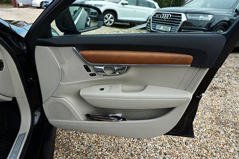 Volvo V90 (2019) INSCRIPTION POLESTAR 2,0 D5 17 - fotka 15 z 53