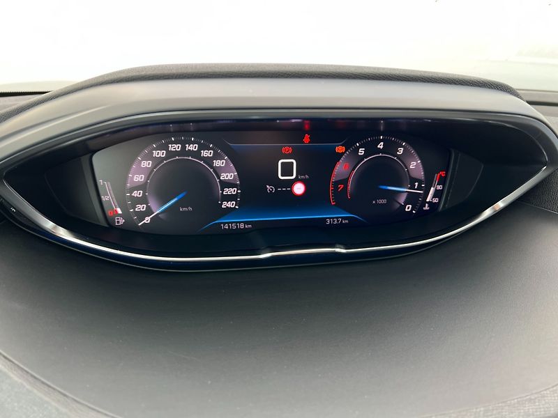 Peugeot 5008 (2021) 1.2PT 96kW! Allure! Tažné! LED - fotka 29 z 43