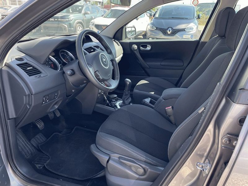 Renault Mégane (2009) 1.4i, 72kW,ČR,Klima - fotka 12 z 31