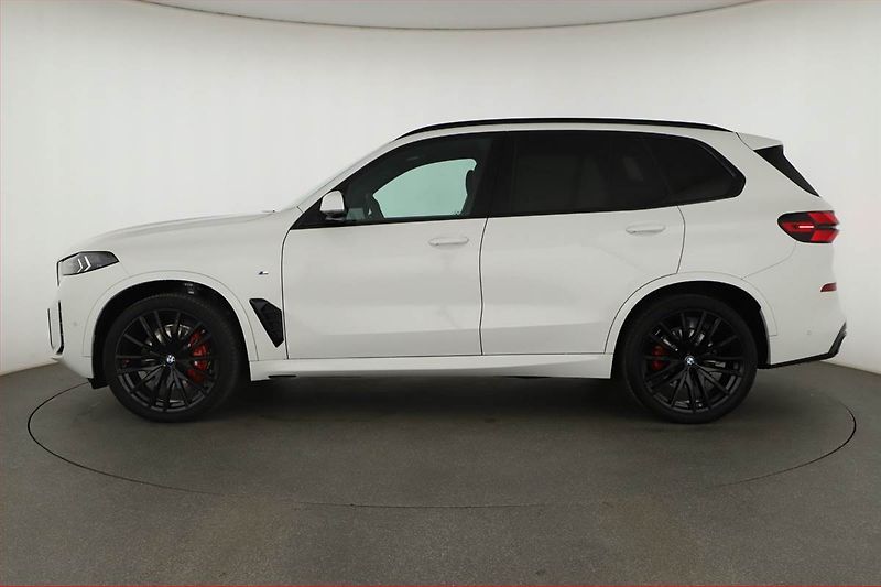 BMW X5 (2025) xDrive30d, M Paket, FullLed - fotka 3 z 31