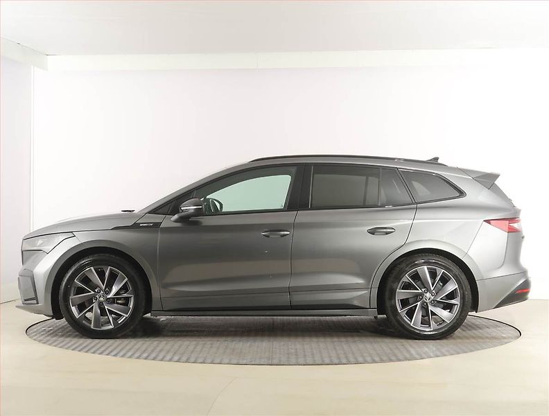 Škoda Enyaq (2023) Sportline iV 60 (62 kWh) - fotka 3 z 31